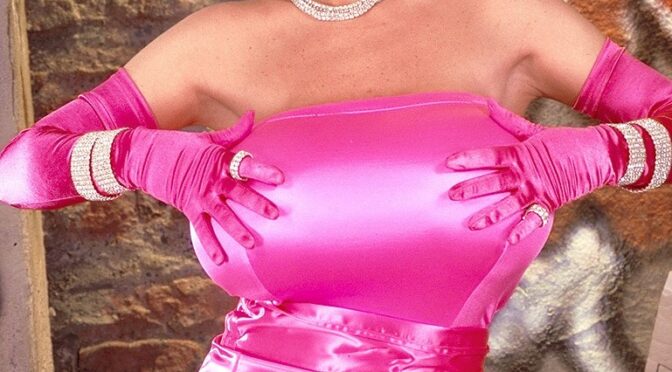 SaRenna Lee in a pink dress